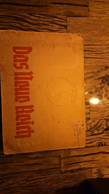 Te koop mooie antiek boek 2e wereld oorlog  beschikbaar voor biedingen