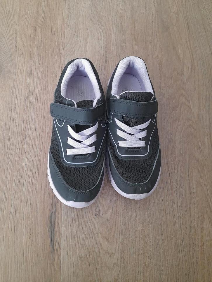 Bijna gratis Kinder gymschoenen zwart lila maat 34, Kinderen en Baby's, Babykleding | Schoentjes en Sokjes, Zo goed als nieuw