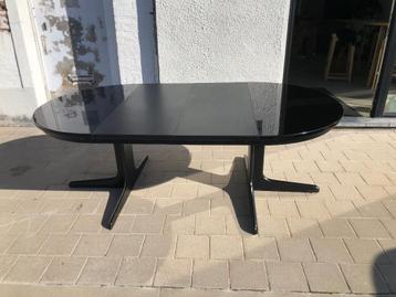 Thonet eettafel rond/ ovaal beschikbaar voor biedingen