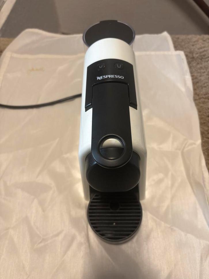 Nespresso Essenza Mini - Zo goed als nieuw!, Witgoed en Apparatuur, Koffiezetapparaten, Zo goed als nieuw, Koffiepads en cups