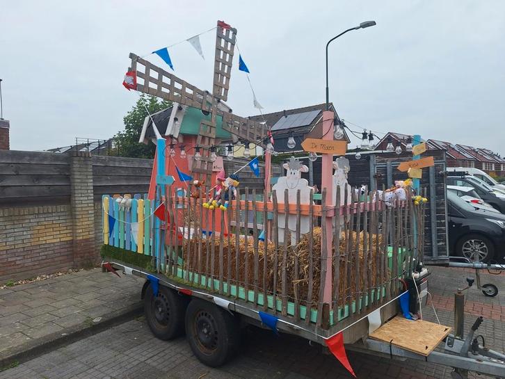 Fien en Teun optocht wagen, Kinderen en Baby's, Carnavalskleding en Verkleedspullen, Zo goed als nieuw, Ophalen