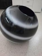 Aparte, ronde vaas, zwart met wit, van IKEA., Huis en Inrichting, Woonaccessoires | Vazen, Ophalen, Zo goed als nieuw, Zwart, Minder dan 50 cm