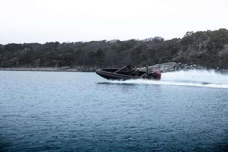 IRON 647, Watersport en Boten, Speedboten, Gebruikt, 6 meter of meer, Overige brandstoffen, Polyester