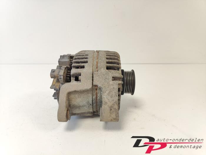 Dynamo van een Opel Corsa, Gebruikt, -, -, Opel