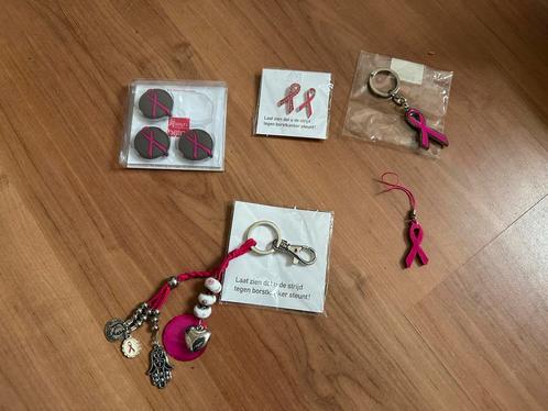 Pink Ribbon sleutelhangers, pinnen en magneetjes, Verzamelen, Sleutelhangers, Zo goed als nieuw, Verzenden