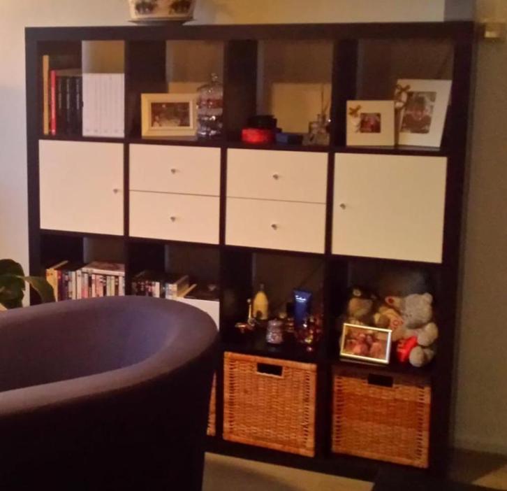 Ikea kallax 4x4 vakkenkast zwartbruin, Huis en Inrichting, Kasten | Boekenkasten, Gebruikt, 100 tot 150 cm, 100 tot 150 cm, 25 tot 50 cm