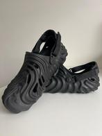 Crocs Pollex Clog Sasquatch - Nieuw, Limited Edition!, Ophalen of Verzenden, Nieuw, Zwart, Slippers