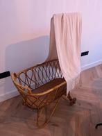 Vintage Rotan Wieg met Wieltjes en Hemelstok, Ophalen of Verzenden, Zo goed als nieuw, Wieg