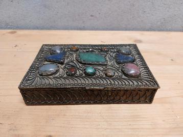 Kashmiri sieradendoos – handgemaakt met halfedelstenen –  beschikbaar voor biedingen