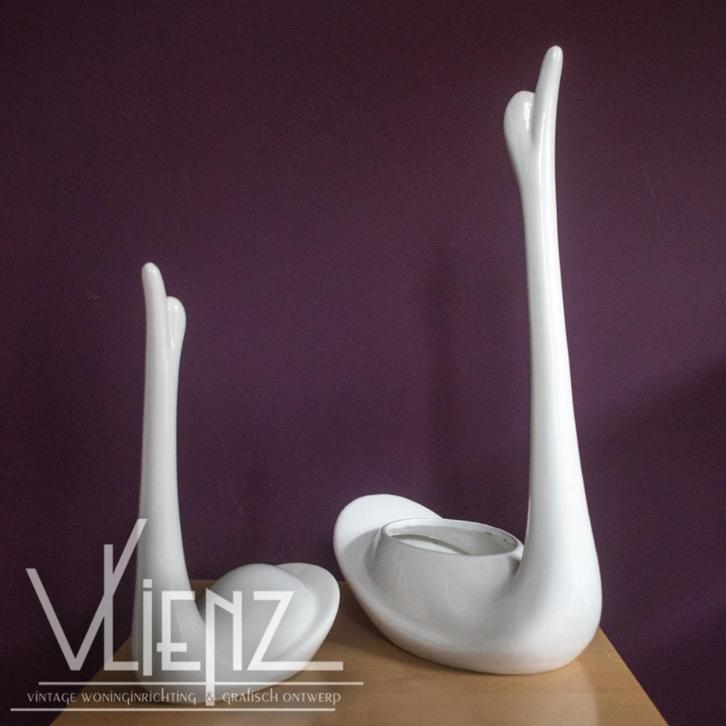 Twee vintage gestileerde porseleinen zwanen bloempot, Verzamelen, Retro, Huis en Inrichting, Ophalen of Verzenden