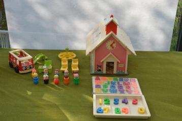 Vintage fisher price Play Family School met schoolbus 1971 beschikbaar voor biedingen