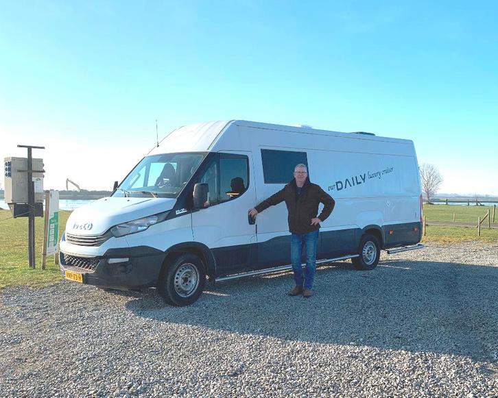 Ruime & Luxe 2-persoons Iveco Daily Buscamper (2019/2025), Caravans en Kamperen, Campers, Particulier, tot en met 2, Buscamper of Camperbus