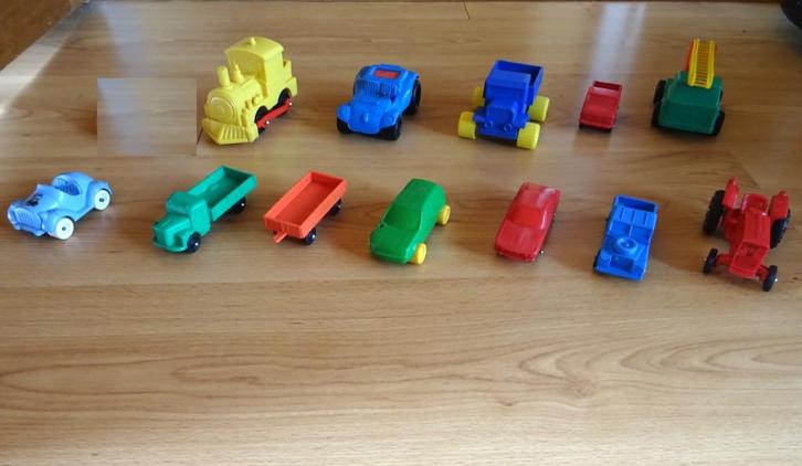 Vinyl / plastic auto’s, 12 stuks, Hobby en Vrije tijd, Modelauto's | Overige schalen, Gebruikt, Auto, Ophalen of Verzenden