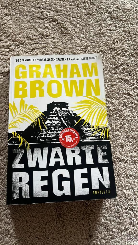 Graham Brown - Zwarte regen, Boeken, Thrillers, Zo goed als nieuw, Ophalen of Verzenden