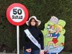Sarah pop + feestbord o.a afb Sarah met taart + 50 bord., Hobby en Vrije tijd, Ophalen, Nieuw, Abraham of Sarah