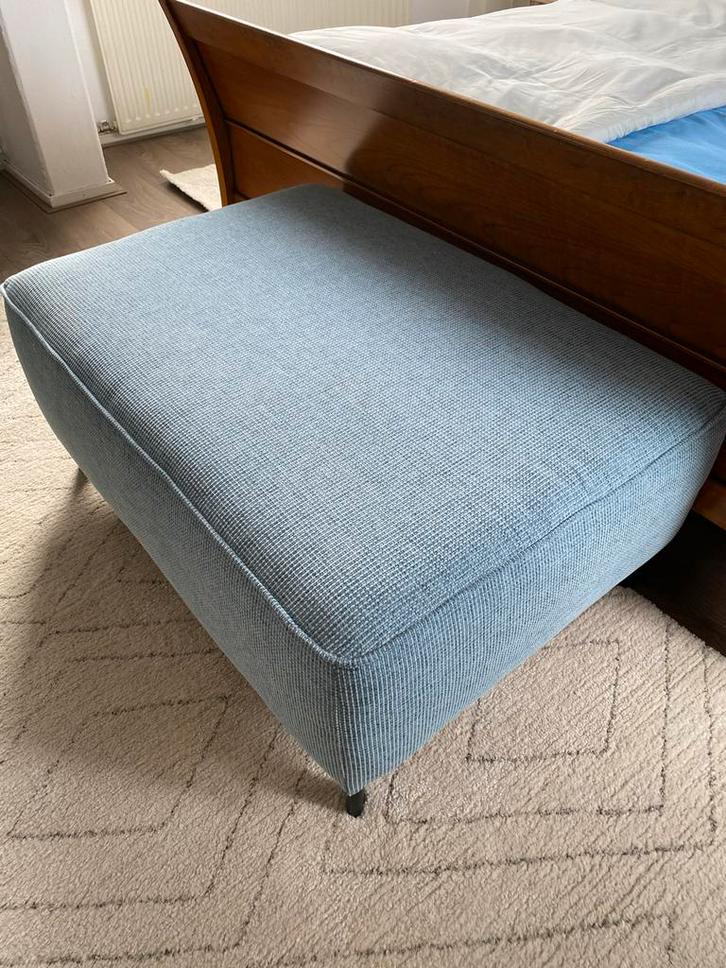 Blauwe Stoffen Voetenbank / Hocker, Huis en Inrichting, Banken | Voetenbanken en Poefen, Zo goed als nieuw, 50 tot 75 cm, Rechthoekig