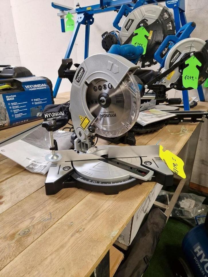 HYUNDAI AFKORT-VERSTEKZAAG 1100W, Doe-het-zelf en Verbouw, Gereedschap | Zaagmachines, Nieuw, Afkortzaag, 600 tot 1200 watt, 70 mm of meer