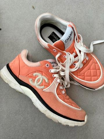 Chanel Sneakers Maat 39 beschikbaar voor biedingen