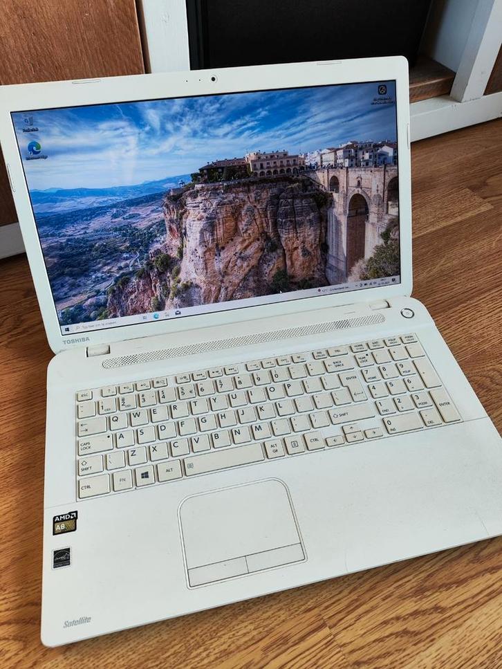 Toshiba Satellite C70D 17 inch 8gb  SSD, Computers en Software, Windows Laptops, Gebruikt, 17 inch of meer, SSD, 2 tot 3 Ghz, 8 GB