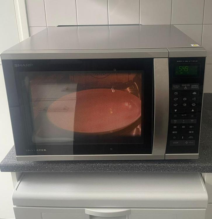 Sharp combimagnetron, Witgoed en Apparatuur, Magnetrons, Zo goed als nieuw, Vrijstaand, Combimagnetron, Crisp, Grill, Hete lucht