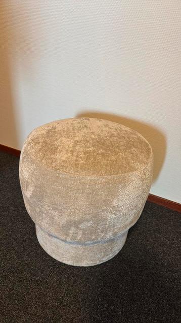 Kwantum poef beschikbaar voor biedingen