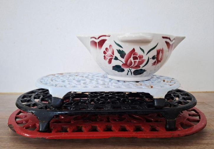 Set van 3 Gietijzeren franse onderzetters rood, zwart en wit, Antiek en Kunst, Curiosa en Brocante, Ophalen of Verzenden