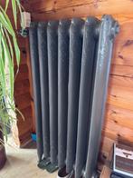 Oude antieke gietijzeren bewerkte radiator met kraan, Ophalen, Gebruikt, Radiator, 60 tot 150 cm