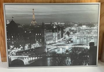 Canvas foto van Parijs beschikbaar voor biedingen