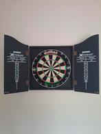 Dartbord met kast inclusief 4 sets pijlen, Sport en Fitness, Darts, Ophalen, Gebruikt, Dartbord