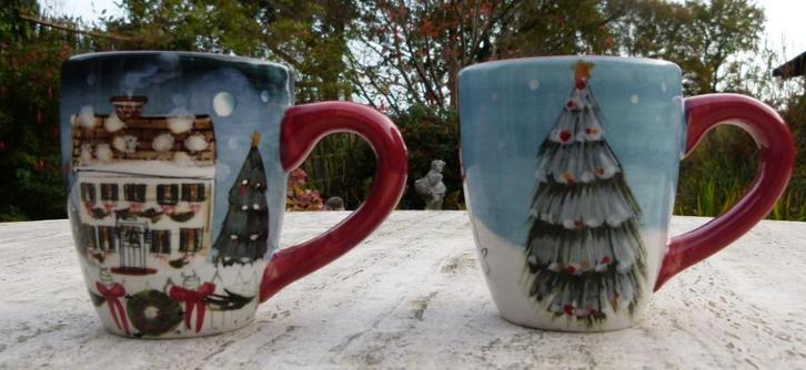 Holiday Merry Little Christmas Mokken by David Carter Brown, Huis en Inrichting, Keuken | Servies, Nieuw, Bord(en), Wedgwood, Aardewerk