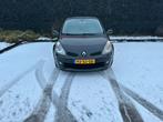Luxe Renault Clio 1.6 (2006) | Panoramadak | Leder | Keyless, Auto's, Voorwielaandrijving, Beige, 4 cilinders, Zwart