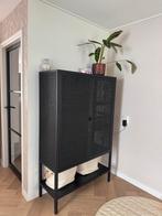 Zwarte webbing kast Alexia, Huis en Inrichting, Kasten | Buffetkasten, Ophalen, 50 tot 100 cm, Zo goed als nieuw, Metaal