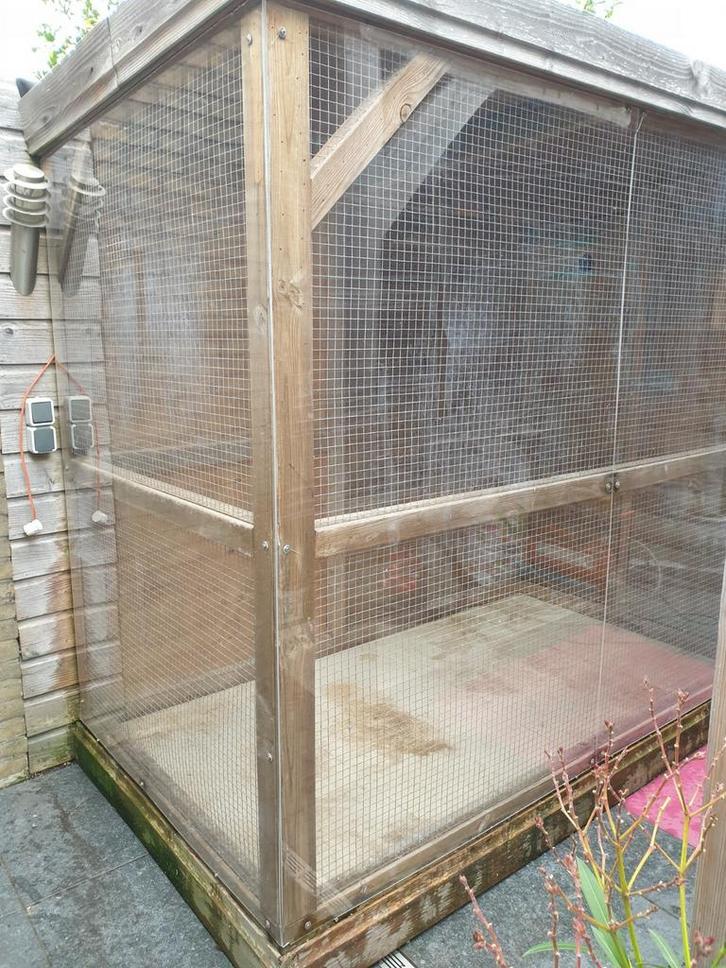 te koop voliere, Dieren en Toebehoren, Vogels | Hokken en Kooien, Gebruikt, Volière, Hout, Ophalen