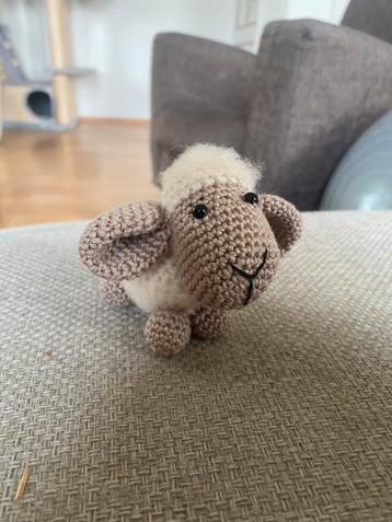 Gehaakte fluffy schaap knuffel, amigurumi beschikbaar voor biedingen