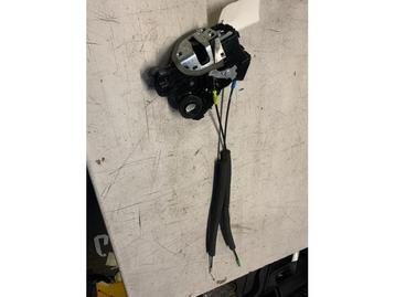 Deurslot Mechaniek 4Deurs rechts-voor van een Subaru Foreste beschikbaar voor biedingen