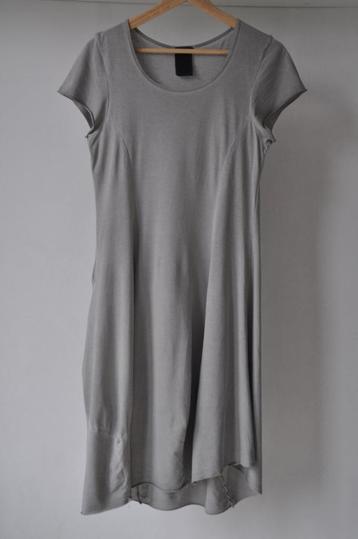 Sandwich (?) jurkje apart model valt in punten grijs maat S  beschikbaar voor biedingen