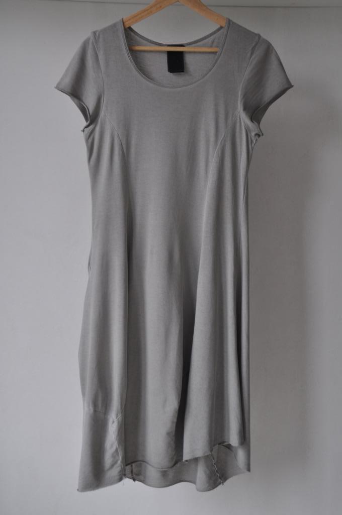 Sandwich (?) jurkje apart model valt in punten grijs maat S, Kleding | Dames, Jurken, Zo goed als nieuw, Maat 38/40 (M), Grijs