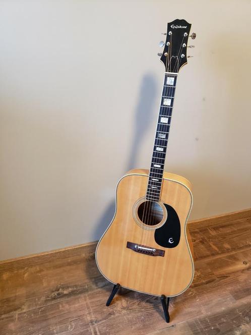 Epiphone FT 150BL 70s Japan met koffer, Muziek en Instrumenten, Snaarinstrumenten | Gitaren | Akoestisch, Zo goed als nieuw, Western- of Steelstringgitaar