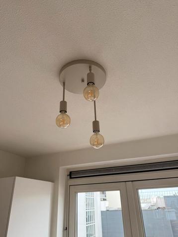 Beige rietveldlicht lampenset. beschikbaar voor biedingen