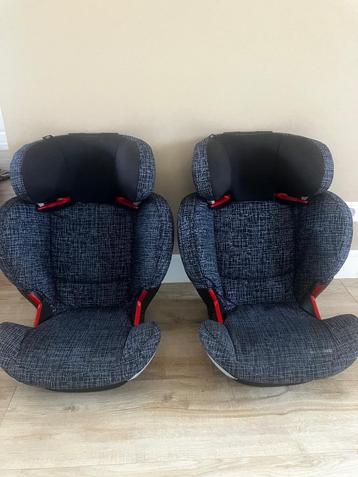 Twee zeer nette Maxi Cosi’s type Rodifix Black Grid beschikbaar voor biedingen
