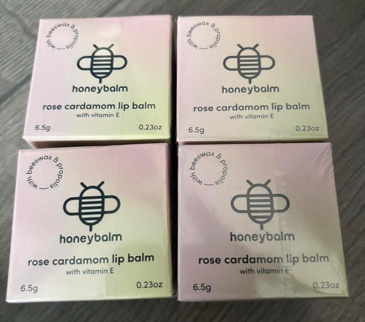 HoneyBalm - Rose Cardamom, Sieraden, Tassen en Uiterlijk, Uiterlijk | Gezichtsverzorging, Nieuw, Verzorging, Lippen, Ophalen of Verzenden