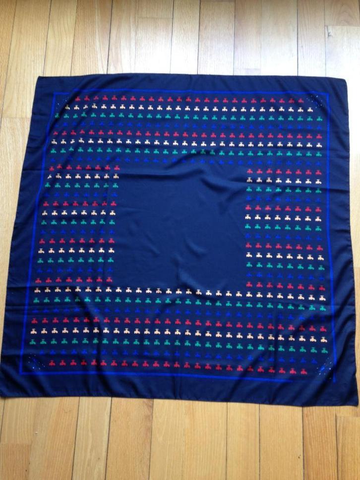 Hoofddoekje motief kranen in verschillende kleuren, Kleding | Dames, Mutsen, Sjaals en Handschoenen, Zo goed als nieuw, Sjaal