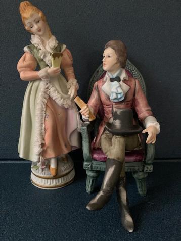 2 prachtige brocante  exclusieve porseleinen beelden  beschikbaar voor biedingen
