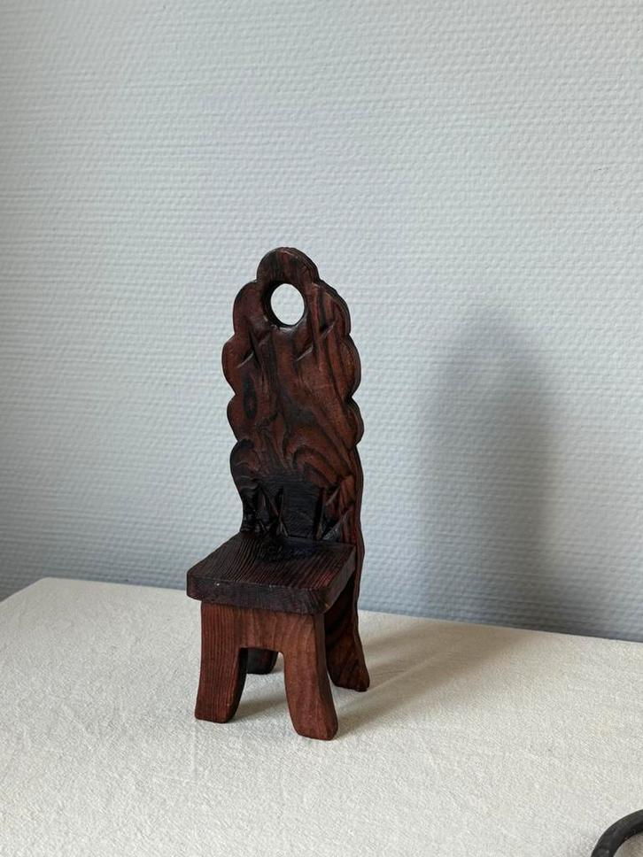 Vintage houten mini stoel brutalist stijl  h23cm, Huis en Inrichting, Stoelen, Zo goed als nieuw, Eén, Hout, Bruin, Ophalen of Verzenden