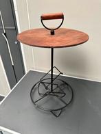 Vintage tafeltje met plek voor twee wijnflessen, Ophalen of Verzenden, Zo goed als nieuw