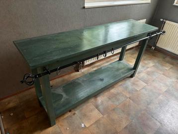 Groene Sidetable met Metalen Details beschikbaar voor biedingen