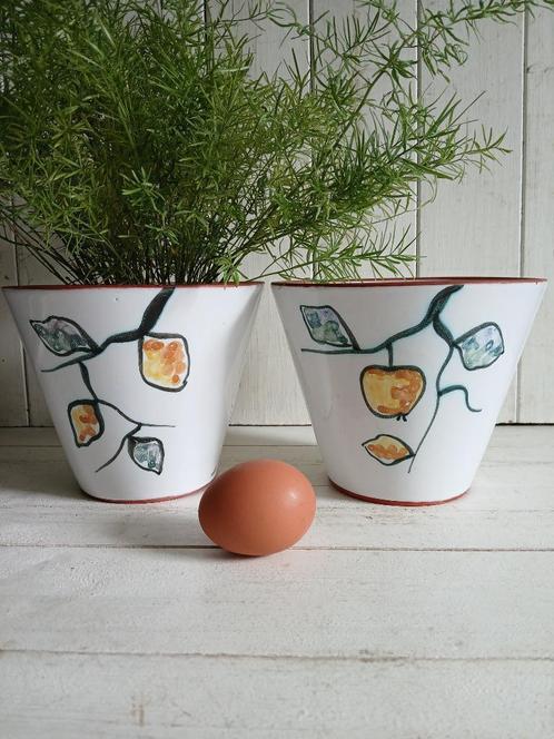 2 Vintage bloempotten, jaren 60, "Appeltak en Perentak"., Tuin en Terras, Bloempotten, Zo goed als nieuw, Aardewerk, Binnen, Minder dan 25 cm
