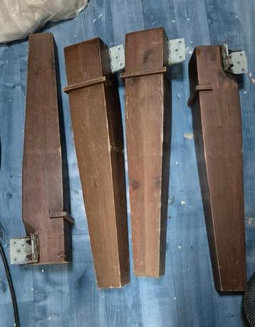 4 tafelpoten bruin beschikbaar voor biedingen