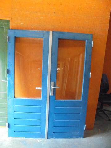 Partij gelijke sets openslaande buitendeuren, 148 x 201,5 beschikbaar voor biedingen