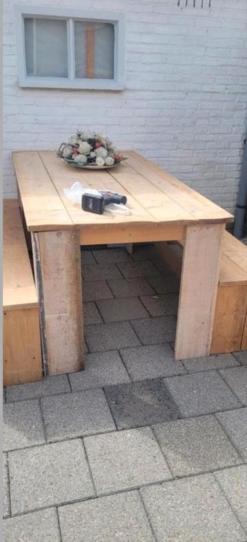 Houten Tuintafel beschikbaar voor biedingen